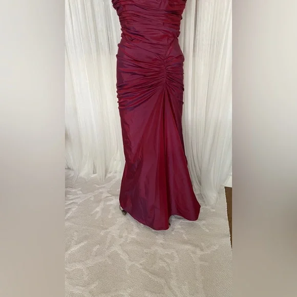 Vintage 1990’s elegant Tadashi ball/evening taffeta! Mermaid with a train - Picture 5 of 17